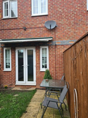 Outdoor dining - Entire house 🏠.  suitable for families and workers.  (Middlesbrough)