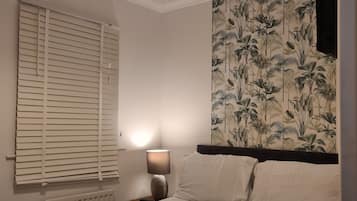 2 bedrooms, iron/ironing board, WiFi, bed sheets