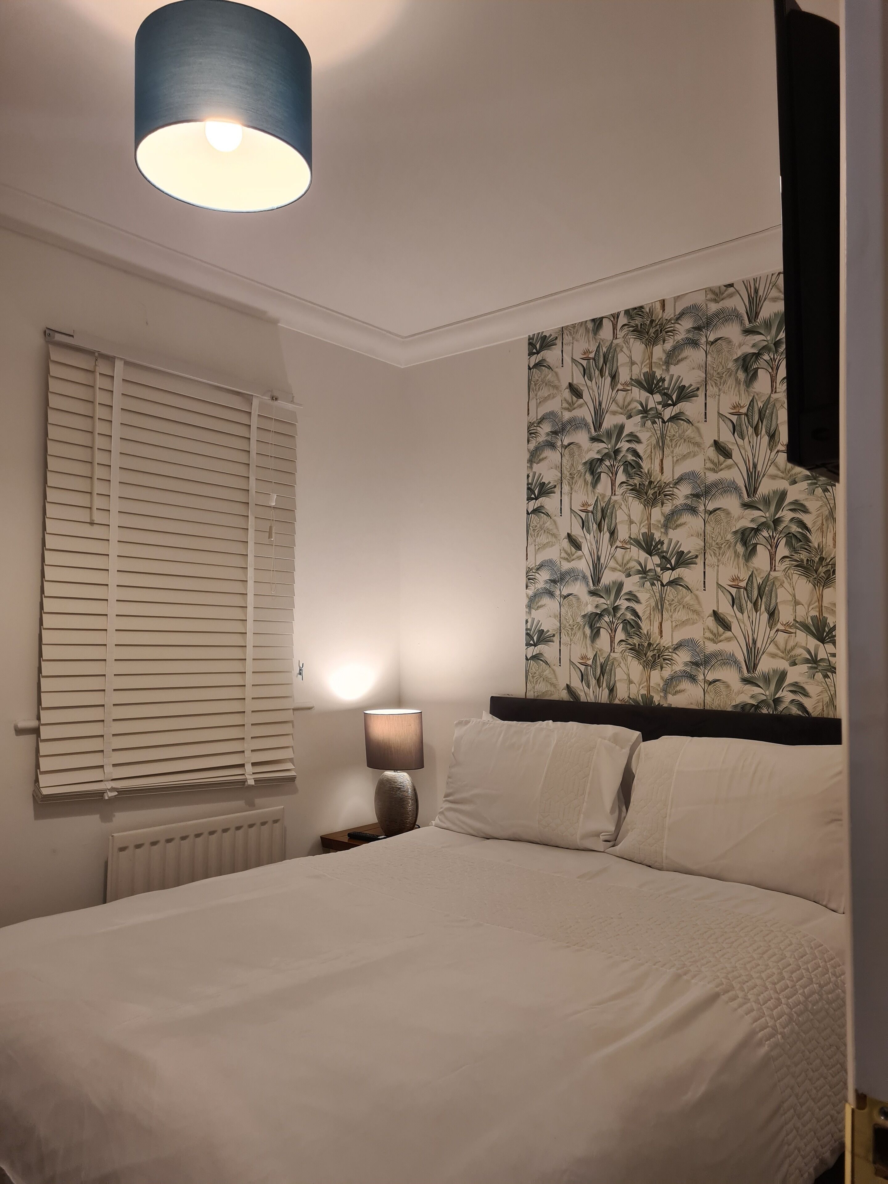 2 quartos, ferros/tábuas de passar roupa, Wi-Fi, roupa de cama