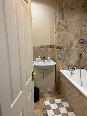 Shower, towels, soap, toilet paper - Rays home away from home (Middlesbrough)