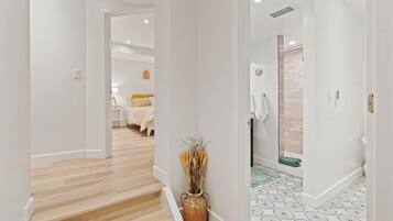 2 多间卧室、熨斗/熨衣板、免费 WiFi、床单