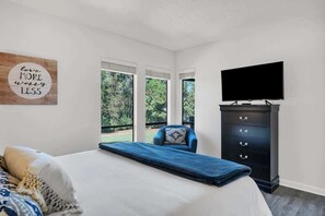 3 habitaciones, escritorio, tabla de planchar con plancha y wifi