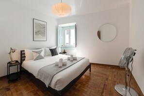 6 bedrooms, desk, iron/ironing board, travel cot - Arneiro Garden House - Country Retreat w/ BioPool (Alenquer)