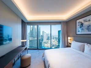 2 間睡房、房內夾萬、書桌、熨斗/熨衫板