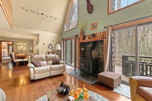 TV, fireplace - A-Frame Of Mind: Mountain Escape (Beech Mountain)