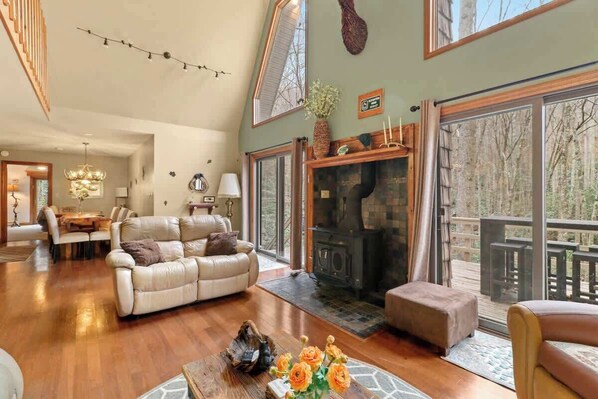 Televisión, chimenea, oficina