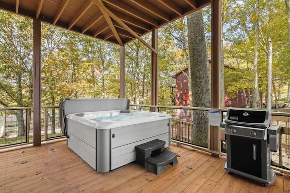 Outdoor spa tub