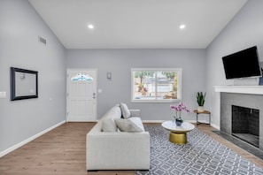 Smart TV, fireplace, video games, table tennis