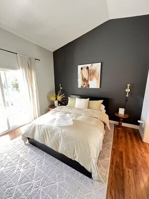 1 bedroom, iron/ironing board, WiFi, bed sheets - Home w/1Bedroom w/private bath (Wildomar)