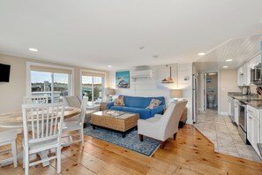 Signature Suite | Living area | 42-inch Smart TV with digital channels - Guest House Suites (Salisbury)