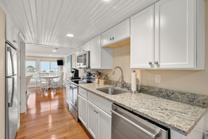 Suite Prestigio | Cocina privada | Cafetera y tetera 