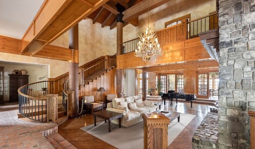 Luxury Lodge with Indoor Pool