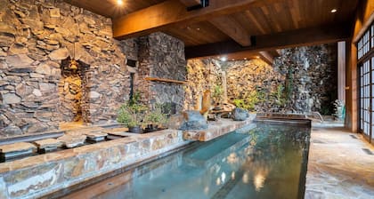 Luxury Lodge - Indoor Pool, Sauna, Sleeps 35 Ranch