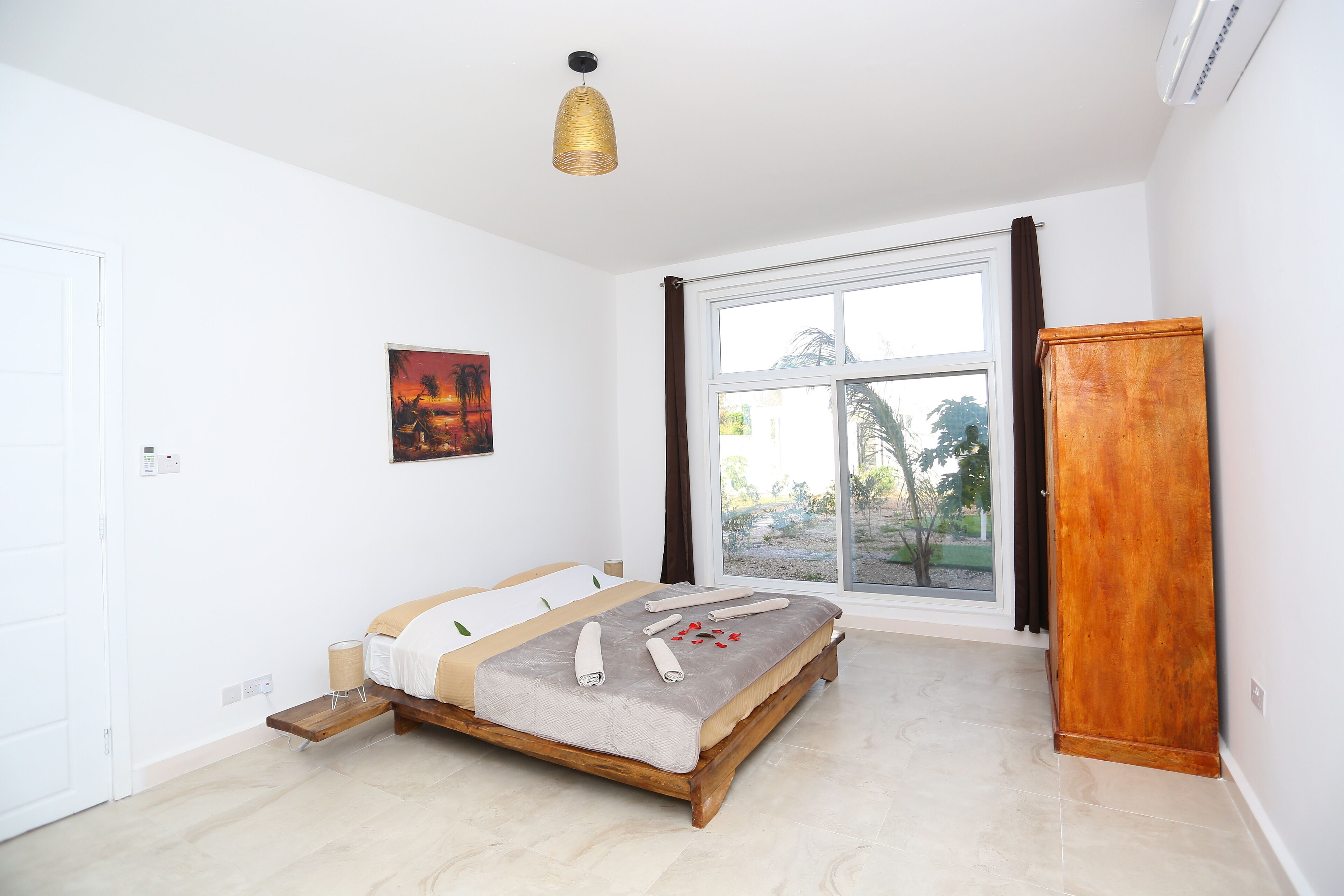 2 bedrooms, desk, iron/ironing board, travel crib