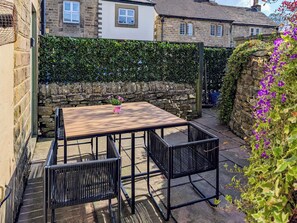 Outdoor dining - 3 bedroom accommodation in Eyam (Eyam)