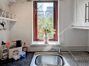 Dishwasher, high chair - 3 bedroom accommodation in Eyam (Eyam)