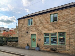 Exterior - 3 bedroom accommodation in Eyam (Eyam)