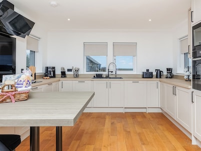 3 bedroom accommodation in South Boisdale