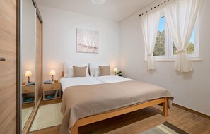 4 bedrooms, free WiFi, bed sheets