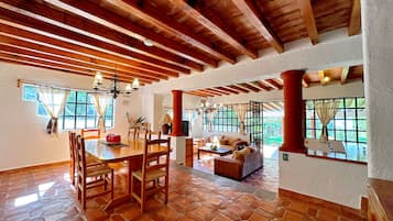 Family House, Lake View | Living area