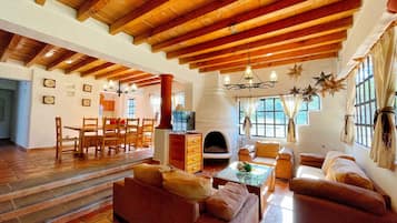 Casa familiar, vistas al lago | Zona de estar
