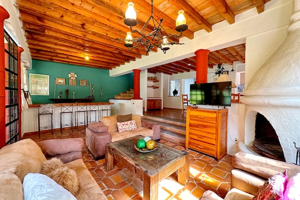 Family House, Lake View | Ruang tamu