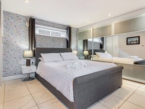 1 bedroom, free WiFi, bed sheets