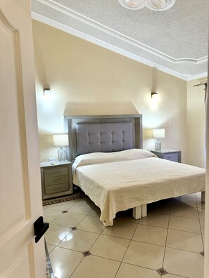 5 bedrooms, WiFi, bed sheets