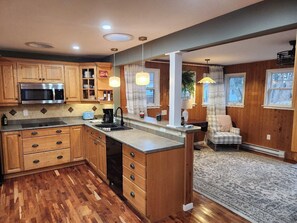 Fridge, microwave, oven, stovetop - In the heart of Hampton. The Heron's Landing Vacation House. (Hampton)