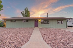 A single-story building with a flat roof, a central entrance with a door, and a small porch area. - Modern retreat with games room in central location! (Page)
