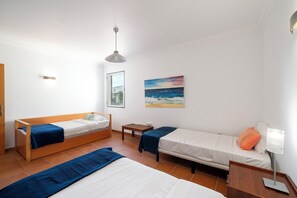 3 chambres, fer et planche à repasser, Wi-Fi, draps fournis