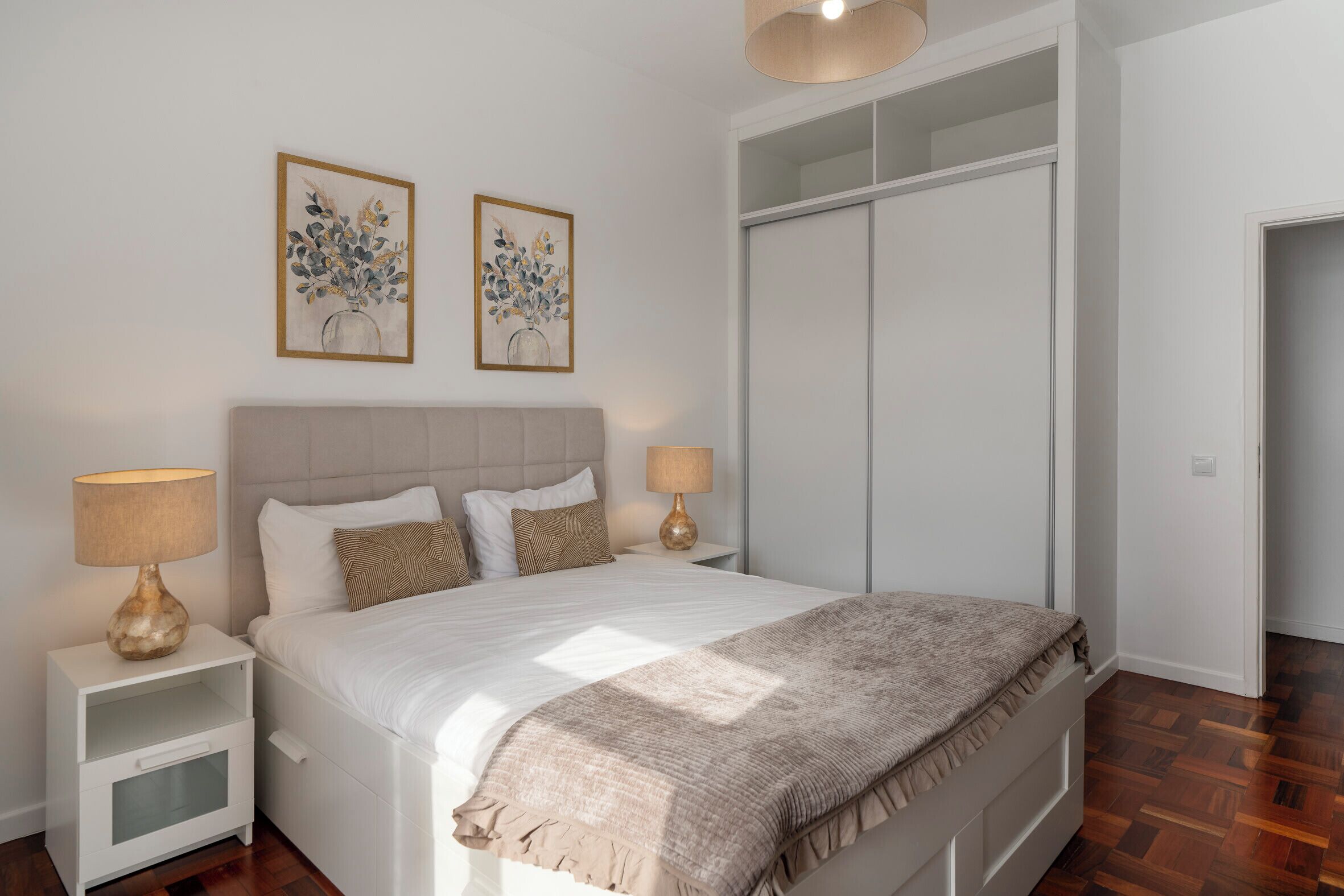 2 chambres, fer et planche à repasser, Wi-Fi, draps fournis