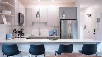 Condo | Cocina privada | Cafetera y tetera y tostadora