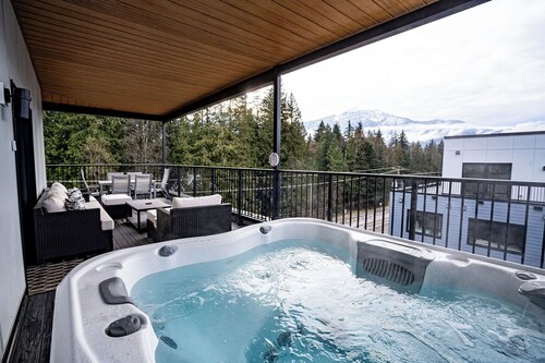 Alpine Retreat by Revelstoke Vacations