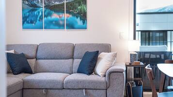 Condo | Área de sala de estar | Smart TV