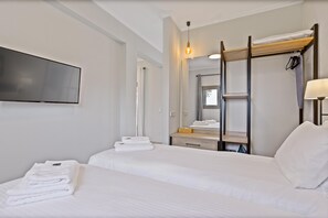 1 habitación, tabla de planchar con plancha, wifi y ropa de cama 