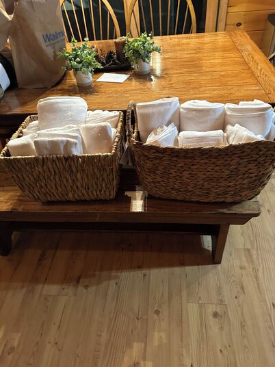 Escape & Enjoy a Cozy 3-bedroom cabin in wonderful Old Forge / Winter Season Ava