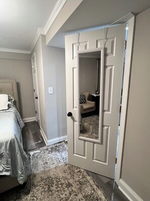 1 bedroom, desk, free WiFi, bed sheets