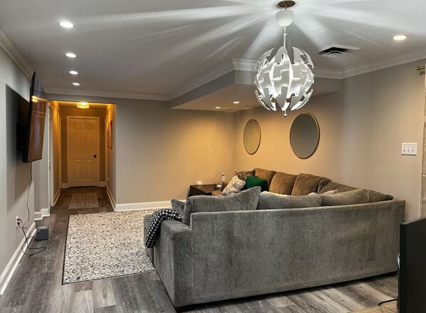 Smart TV, fireplace, computer monitors