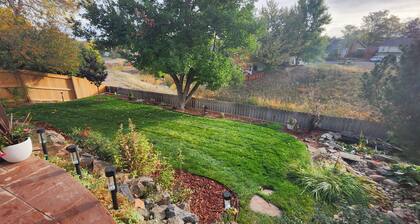 Cozy walkout basement in fantastic Centennial area with WiFi, AC