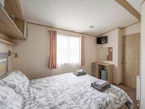 2 bedrooms, bed sheets