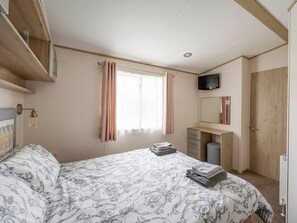 2 bedrooms, bed sheets