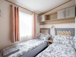 2 bedrooms, bed sheets