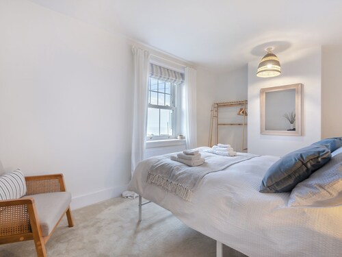 We love this cosy cottage, located just a two minute walk from the beach.