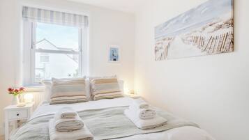 2 bedrooms, WiFi (free), bed sheets