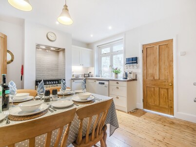 We love this cosy cottage, located just a two minute walk from the beach.