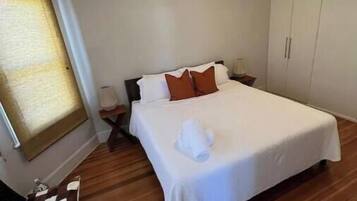 2 bedrooms, iron/ironing board, WiFi, bed sheets