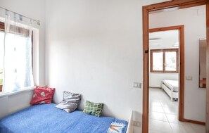 Travel cot, free WiFi - 3 bedroom gorgeous home in Pizzo (Pizzo)