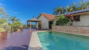 Kolam renang outdoor