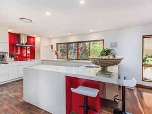 Wasserkocher, Toaster, Reinigungsartikel, Gefrierschrank